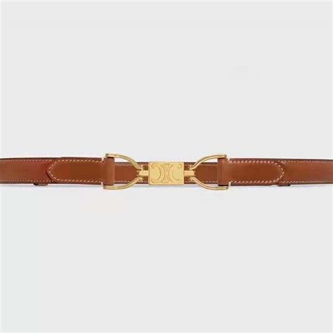 SMALL TRIOMPHE BELT IN TAURILLON LEATHER .